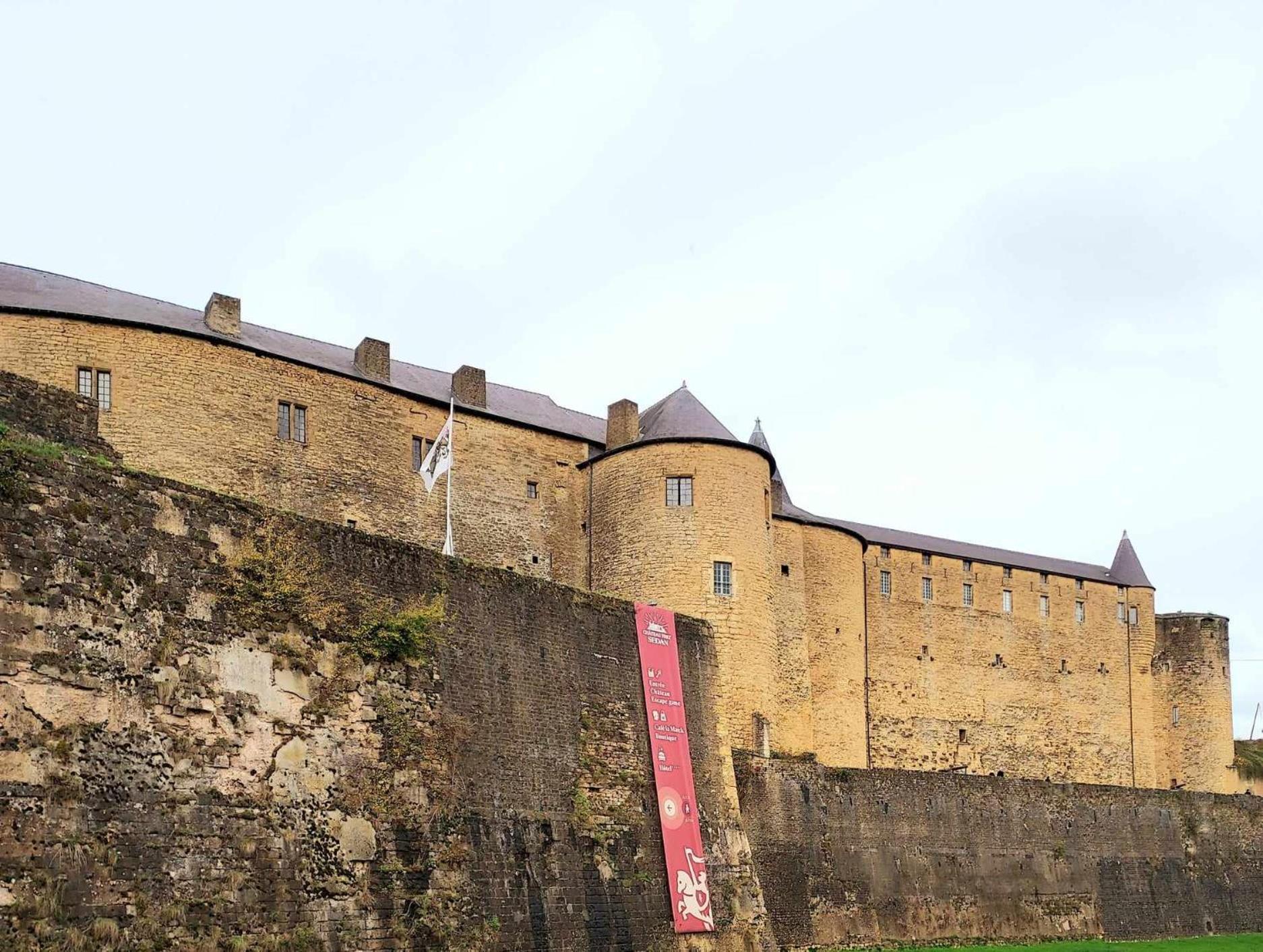 L'Elegant Des Remparts, Vue Sur Chateau Fort 세단 외부 사진